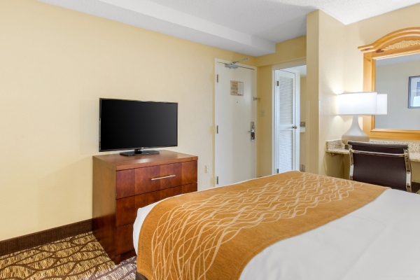 COMFORT INN AND SUITES OCEANFRONT (Virginia Beach)